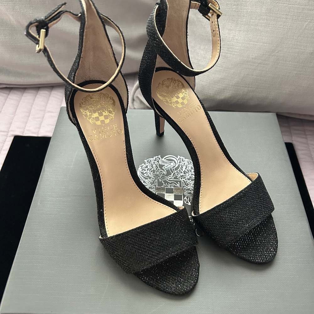 Vince Camuto Sandles